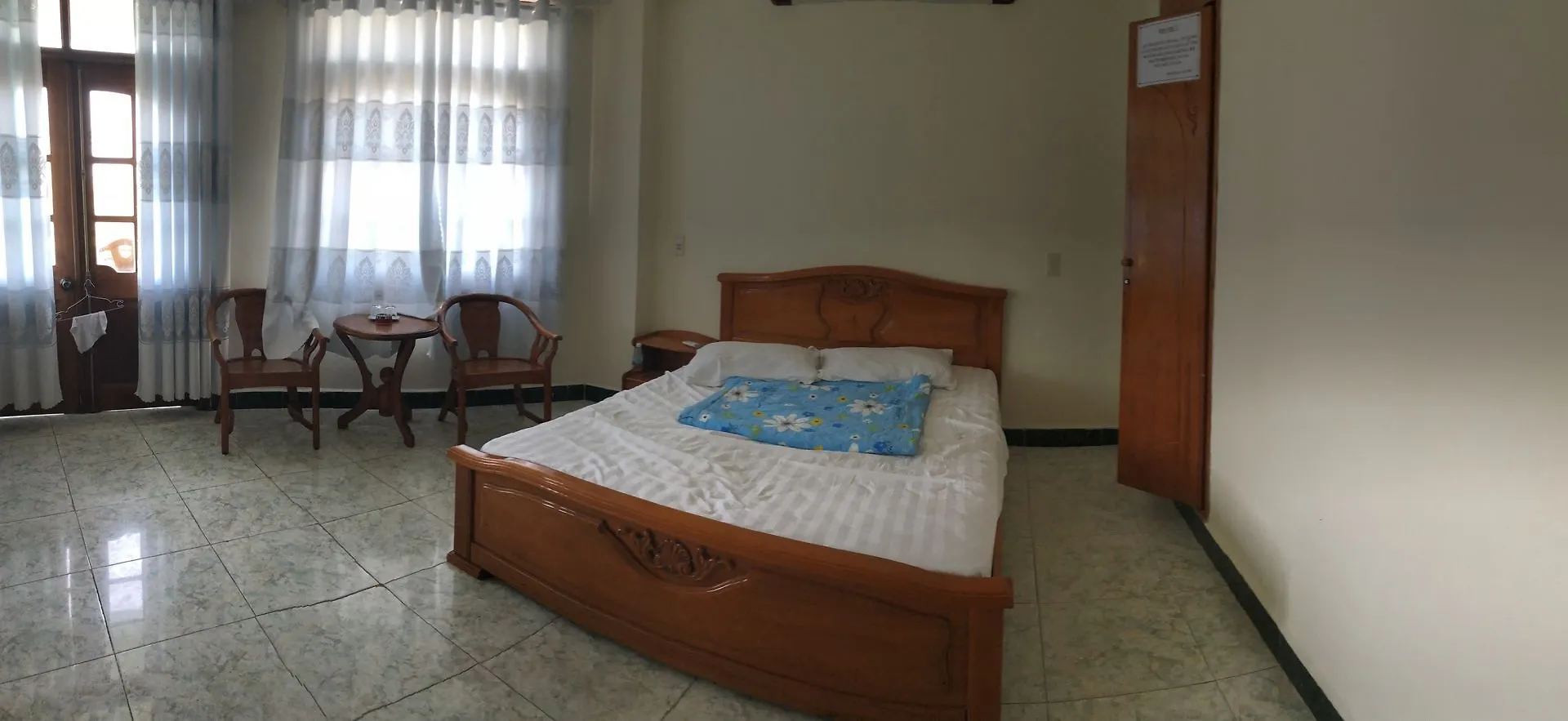**  Tay Ho Hotel Nha Trang Vietnám